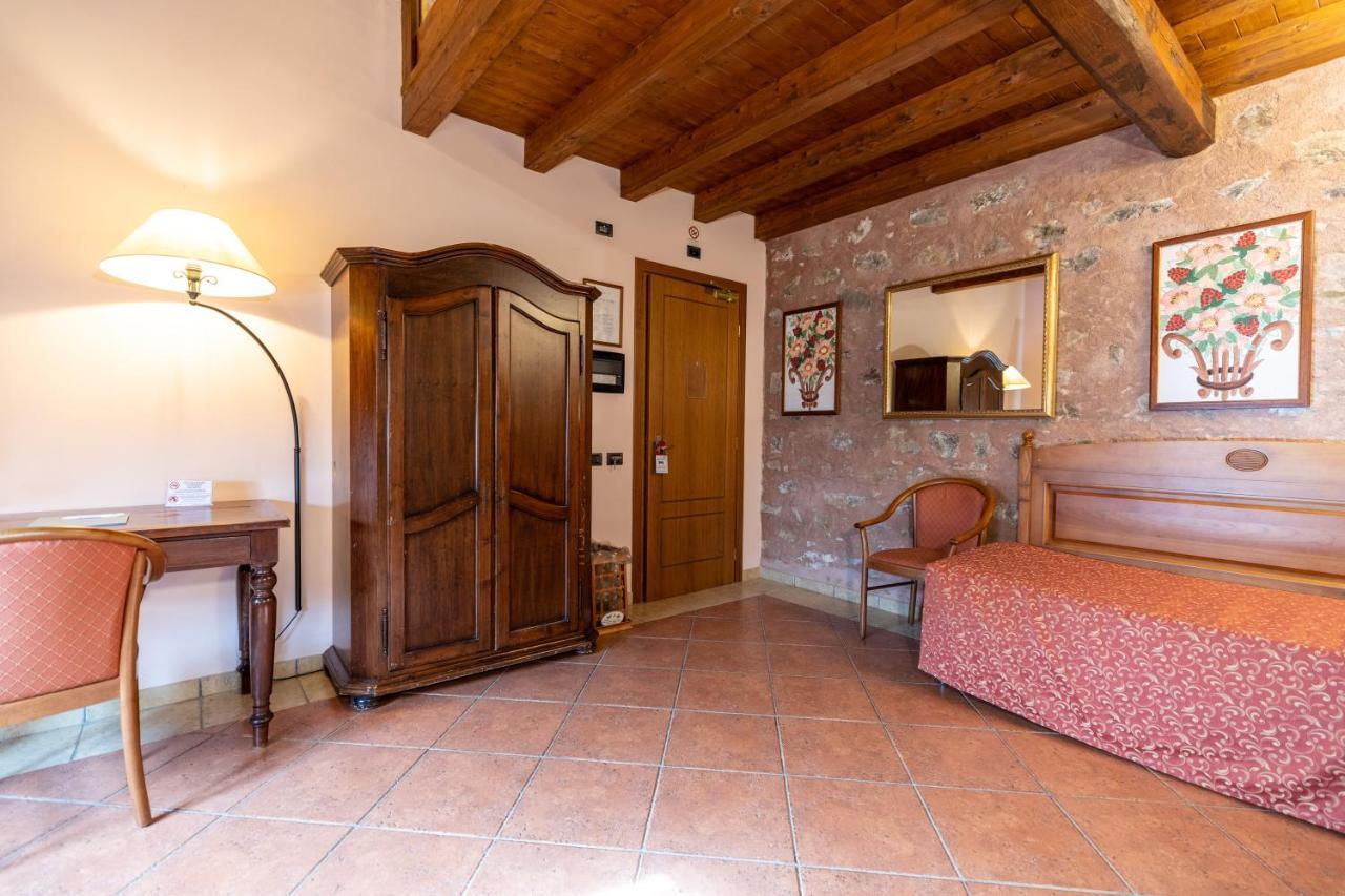 Relais Abbazia Santa Anastasia Resort & Winery كاستلبونو المظهر الخارجي الصورة
